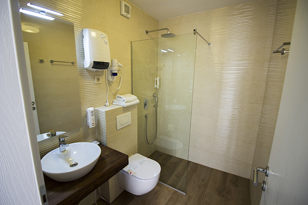 kupatilo u hotelu villa divani mostar